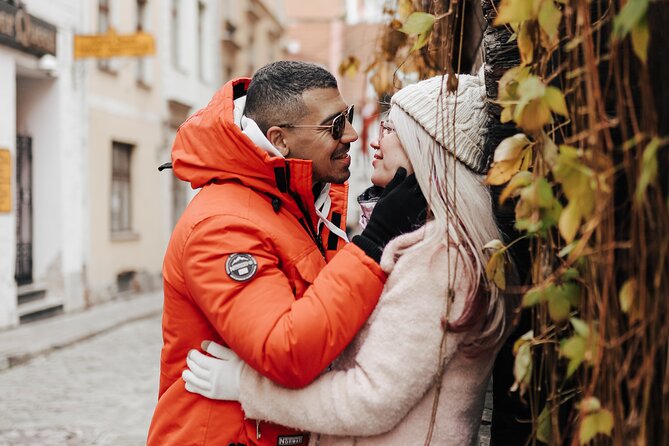 1H Private Photoshoot in Old Town of Riga - What the finished photo package includes
