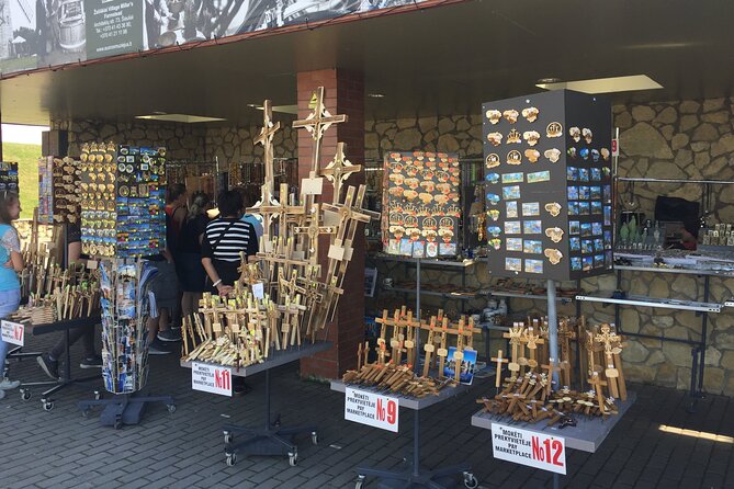 2 countries! Hill of Crosses, Rundale Palace and Bauska castle - A Five-Minute Stop at the Latvia-Lithuania Border