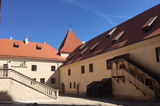 2 countries! Hill of Crosses, Rundale Palace and Bauska castle - Timing, Comfort, and Group Size