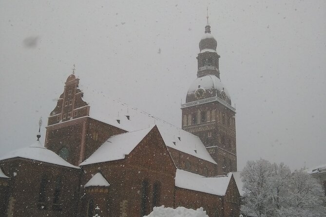 2 Hours Walking Tour in Legends and Secret of Riga's Old Town - Freedom Monument and Cat House connect old Riga with modern Latvia