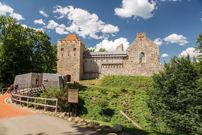 Full-Day Private Trip to Cesis, Sigulda and Turaida from Riga - What the driver-guide arrangement is really like