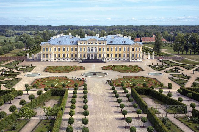 Group Day trip to Rundale Palace, Hill of Crosses & Bauska Castle - What this Riga day trip actually covers