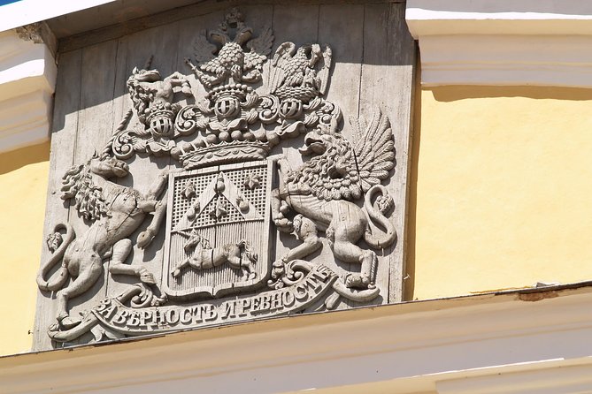 Group Day trip to Rundale Palace, Hill of Crosses & Bauska Castle - How the guides shape the experience