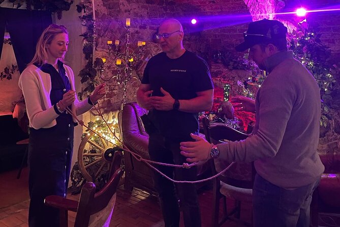 Medieval Experience: Guided Sightseeing and Food Tasting - How the guide and restaurant handoff works