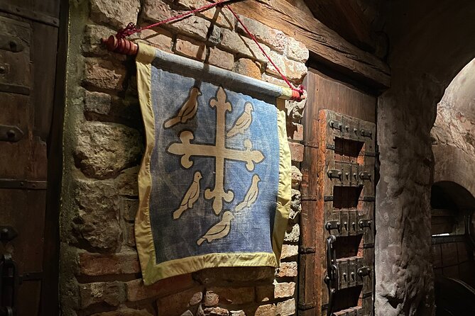 Medieval Experience: Guided Sightseeing and Food Tasting - What the $107.17 price really covers