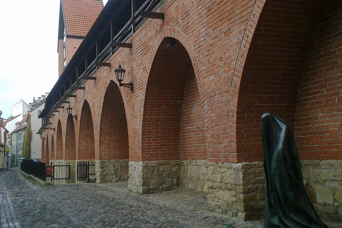 Old Riga Walking Tour / Riga Altstadt Spaziergang - The Opera building and Riga’s churches