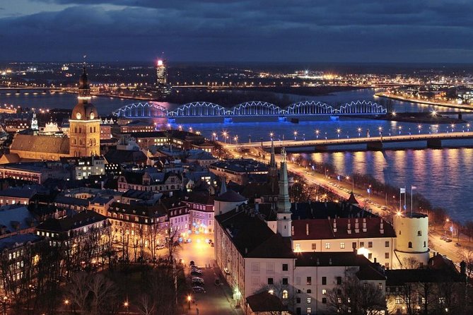 Old Town Walking Tour of Riga - House of the Blackheads and the grand center of Old Riga