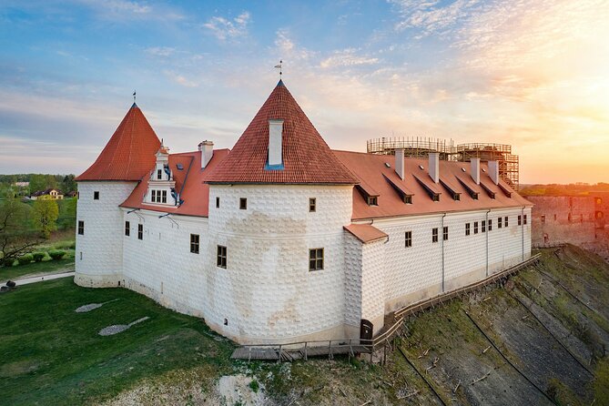 Private Full-Day Trip to Hill of Crosses, Rundale Palace & Bauska - Crossing into Lithuania for the Hill of Crosses