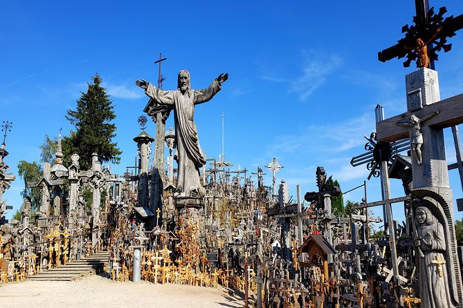 Private trip - Hill of Crosses / 2 countries in 1 day - Guide quality is the heart of the experience