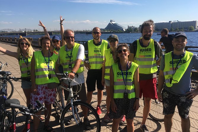 Riga Highlights Bike Tour - Viesturdārzs adds a quieter park and national memory