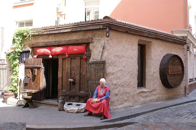 Riga Old Town Walking Tour in a Small Group - Why the guide makes the difference