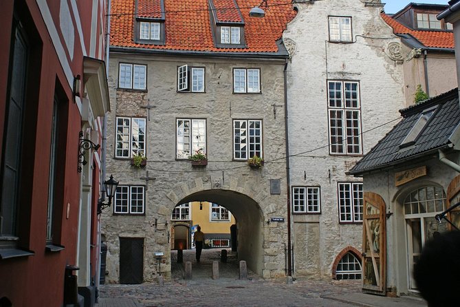 Riga Old Town Walking Tour in a Small Group - Finishing at Dome Square