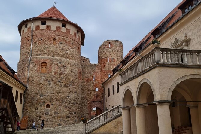 Riga to Vilnius - Sightseeing transfer - Who will get the most value from it