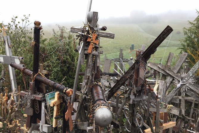 Sunrise at the Hill of Crosses - 2 countries in 1 day - Guide quality and the private format