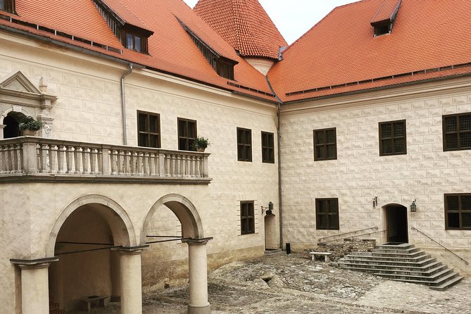 Tour from Riga to Vilnius: Bauska Castle, Rundale Palace and The Hill of Crosses - Why this Riga to Vilnius route makes sense