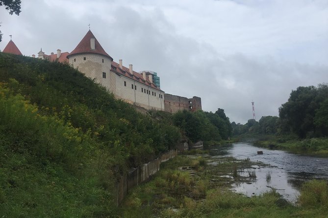 Tour from Riga to Vilnius: Bauska Castle, Rundale Palace and The Hill of Crosses - Bauska Castle and its military past