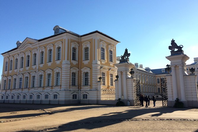 Tour from Riga - Vilnius via Bauska, Rundale, The Hill of Crosses - Why this Riga to Vilnius transfer works
