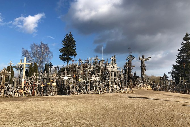 Tour from Riga - Vilnius via Bauska, Rundale, The Hill of Crosses - Bauska Castle: ruins, rivers, and a short first stop